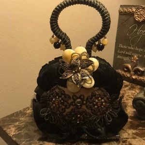 You must have a Mary Frances 👜 clutch!’